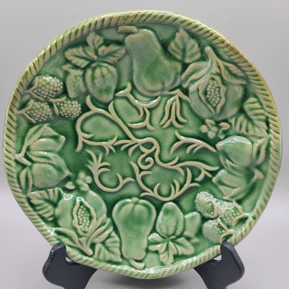 Vintage Majolica Raised Green Ceramic Fruit Design Plate - Picture 2 of 4